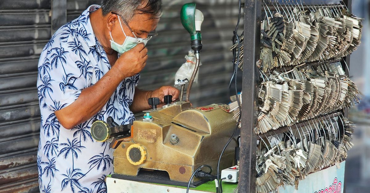 locksmith service technician — Expert Locksmith Pros